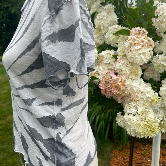 Berenice Destructed T-Shirt - Picture 3 of 6